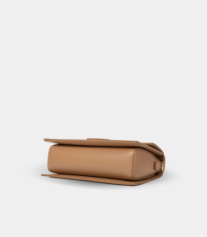 INVOLUCRO flap handbag – CHRISBELLA Cream color, front view.