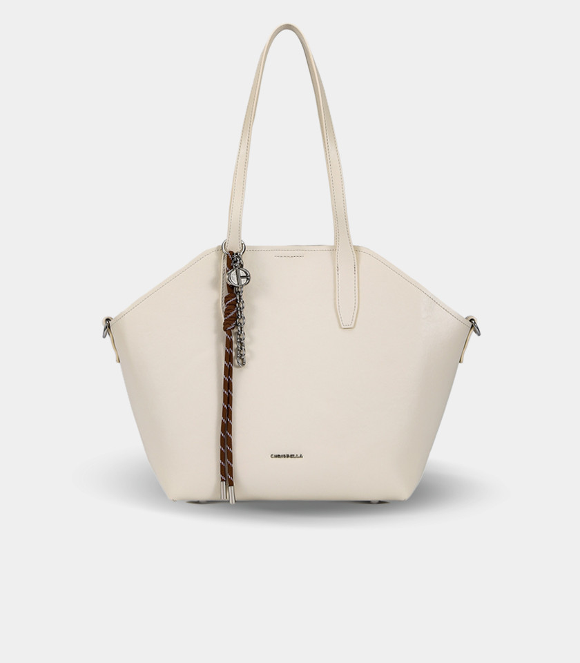 TRAPEZIO tote bag – CHRISBELLA Ivory color, front view with charm.