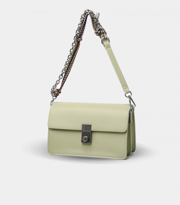 EMPREINTE FÉFÉ chain shoulder bag – Pistachio color, three-quarter view.