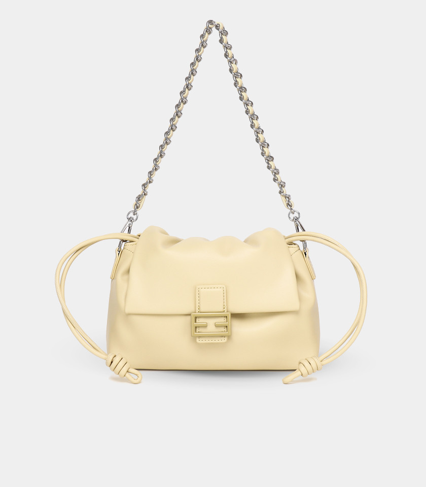 SOUPLESSE FÉFÉ Kettenschultertasche - in der Farbe Apricot, Vorderansicht.