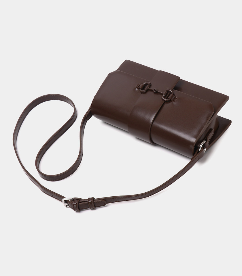 AFFIRMÉ FÉFÉ chain shoulder bag – Coffee color, front view.