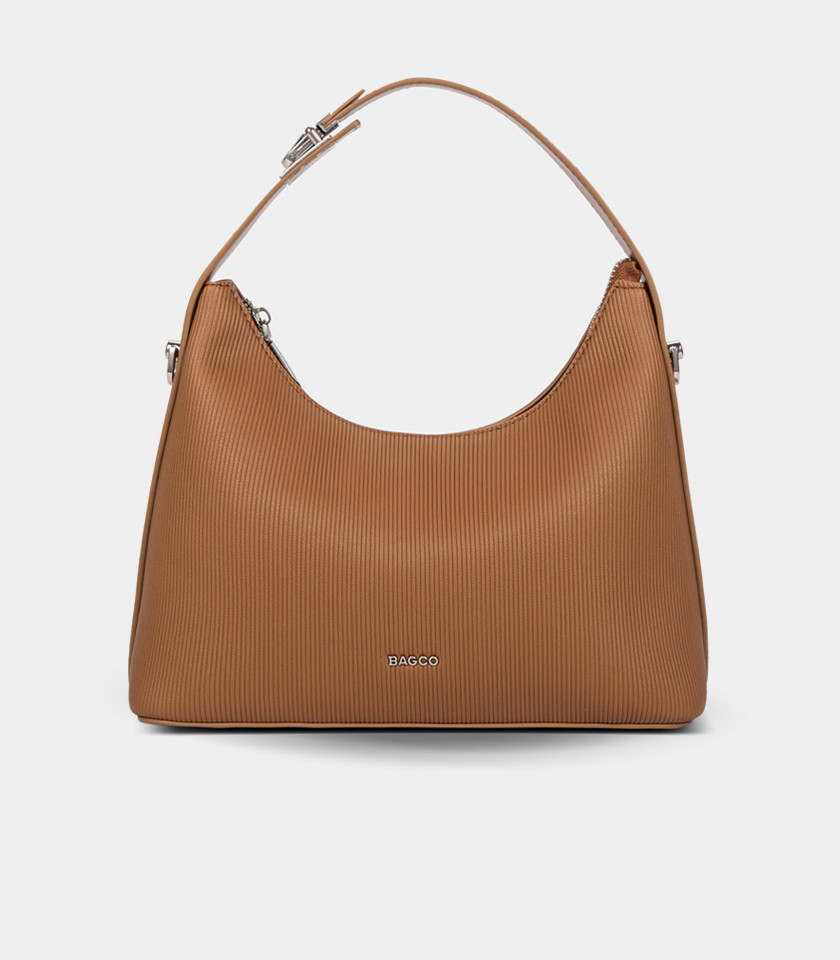 Bolsa hobo macia com alça HORIZON - BAGCO cor Café, vista frontal.