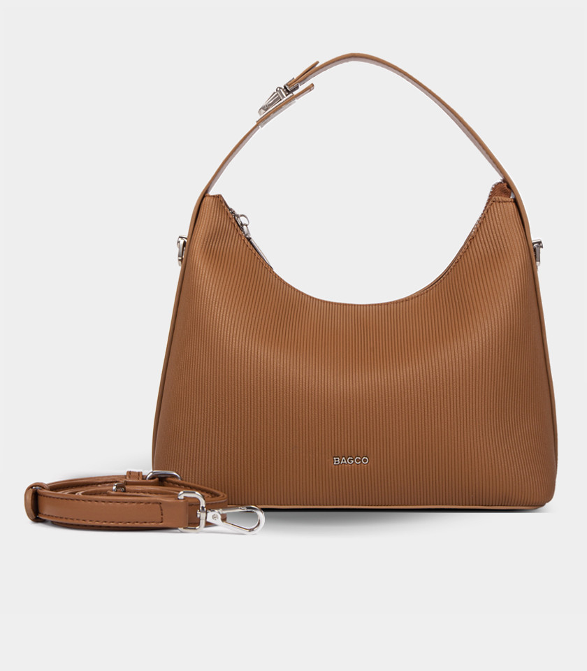 Bolsa hobo macia com alça HORIZON - BAGCO cor Café, vista frontal.