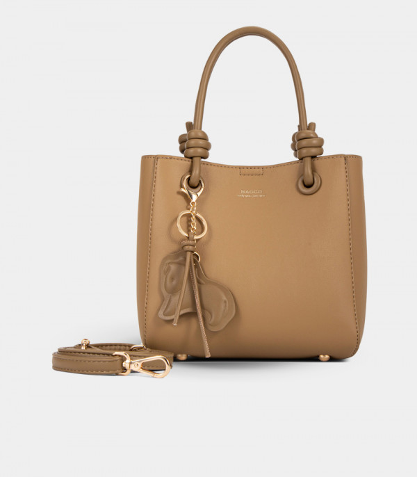 ESSENTIEL knotted handles tote bag - BAGCO Camel color, with its shoulder strap.