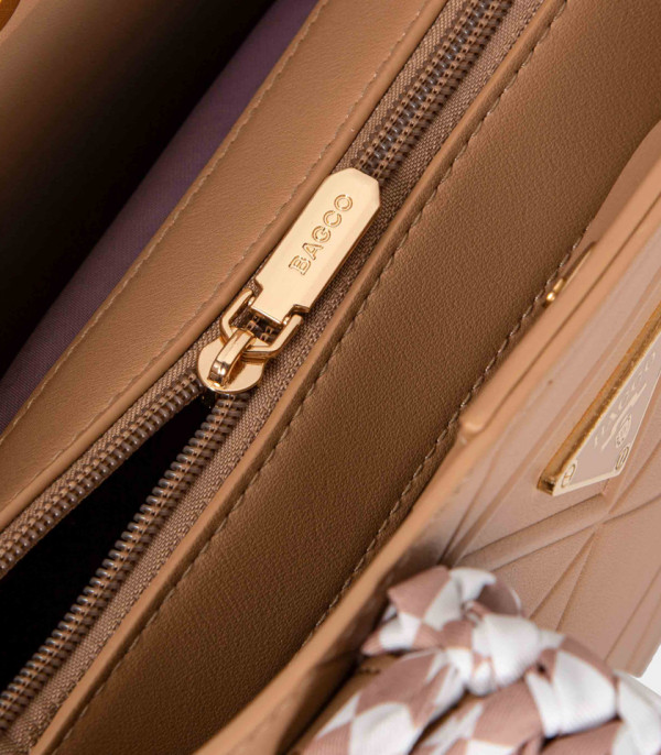 Close-up on the zipper of the SCARF GEOMETRIC tote bag - BAGCO.