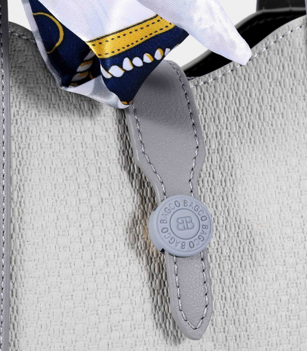 Close-up on the button of the RIVE GAUCHE scarf bucket bag - BAGCO.