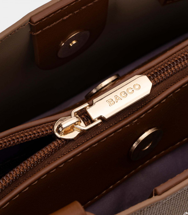Close-up on the zipper of the SOLSTICE canvas mini tote bag - BAGCO.