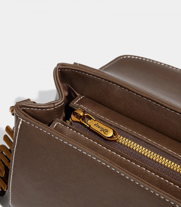 Close-up on the interior zipper of the ICONIC MICKEY MOUSE shoulder bag.