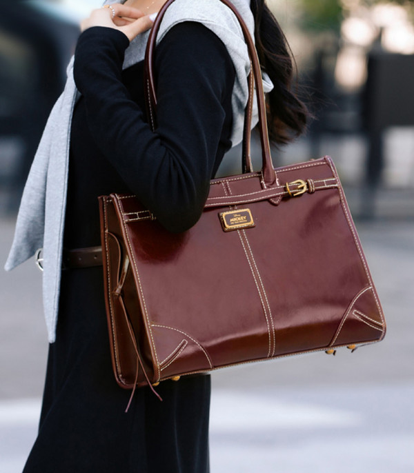 Model wearing the DISNEY tote bag - MICKEY MOUSE'S STROLL, Burgundy color.