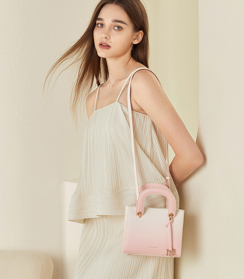 Bolsa de mão degradê MOSSDOOM ROMANTIQUE cor Rosa e Branco, vista frontal.